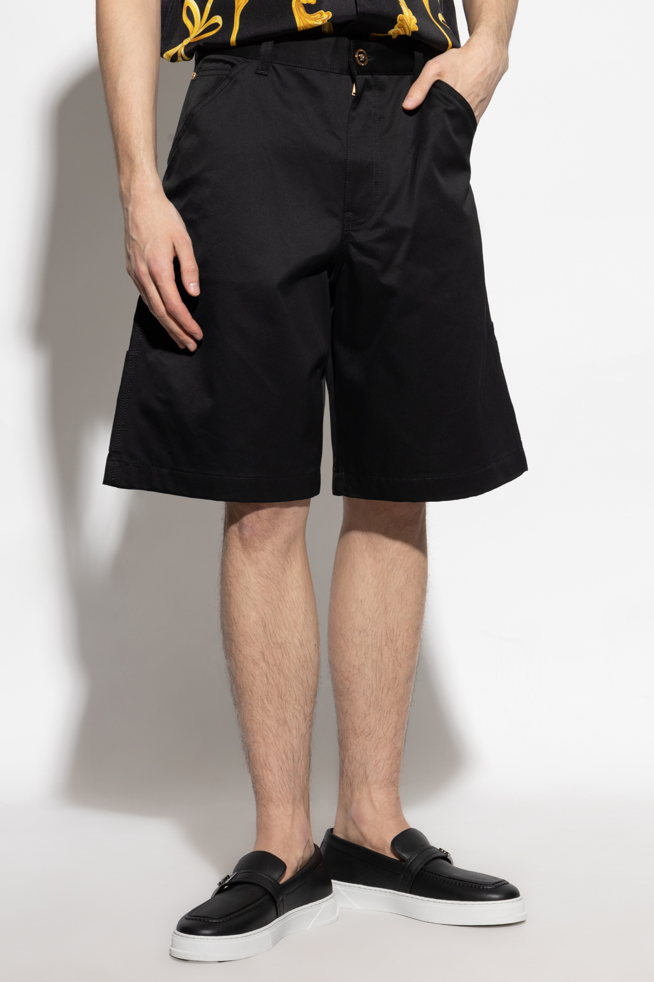 【送料&関税込】Versace Black Virgin Wool Blend Shorts Versace Classic Wool Shorts for Men - Black